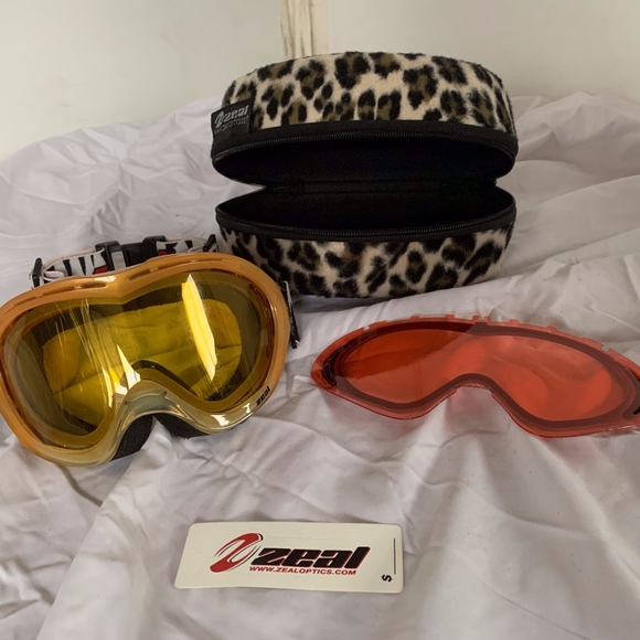 Zeal Optics Ski Goggles with extra Lens and case - Picture 1 of 7